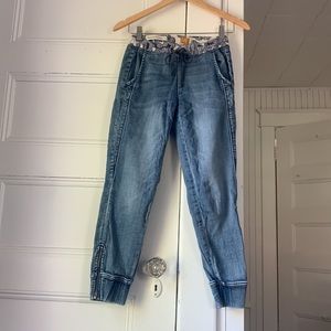 Pilcro and the Letterpress women’s Tapered Leg Jogger Style Jeans PXXS